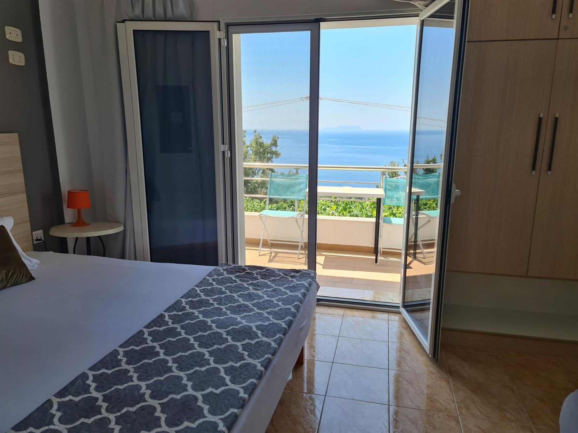 Salt Life Hotel Dhermi Exterior photo