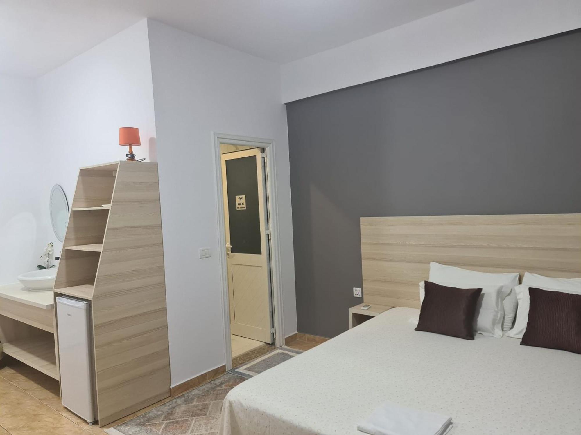 Salt Life Hotel Dhermi Exterior photo