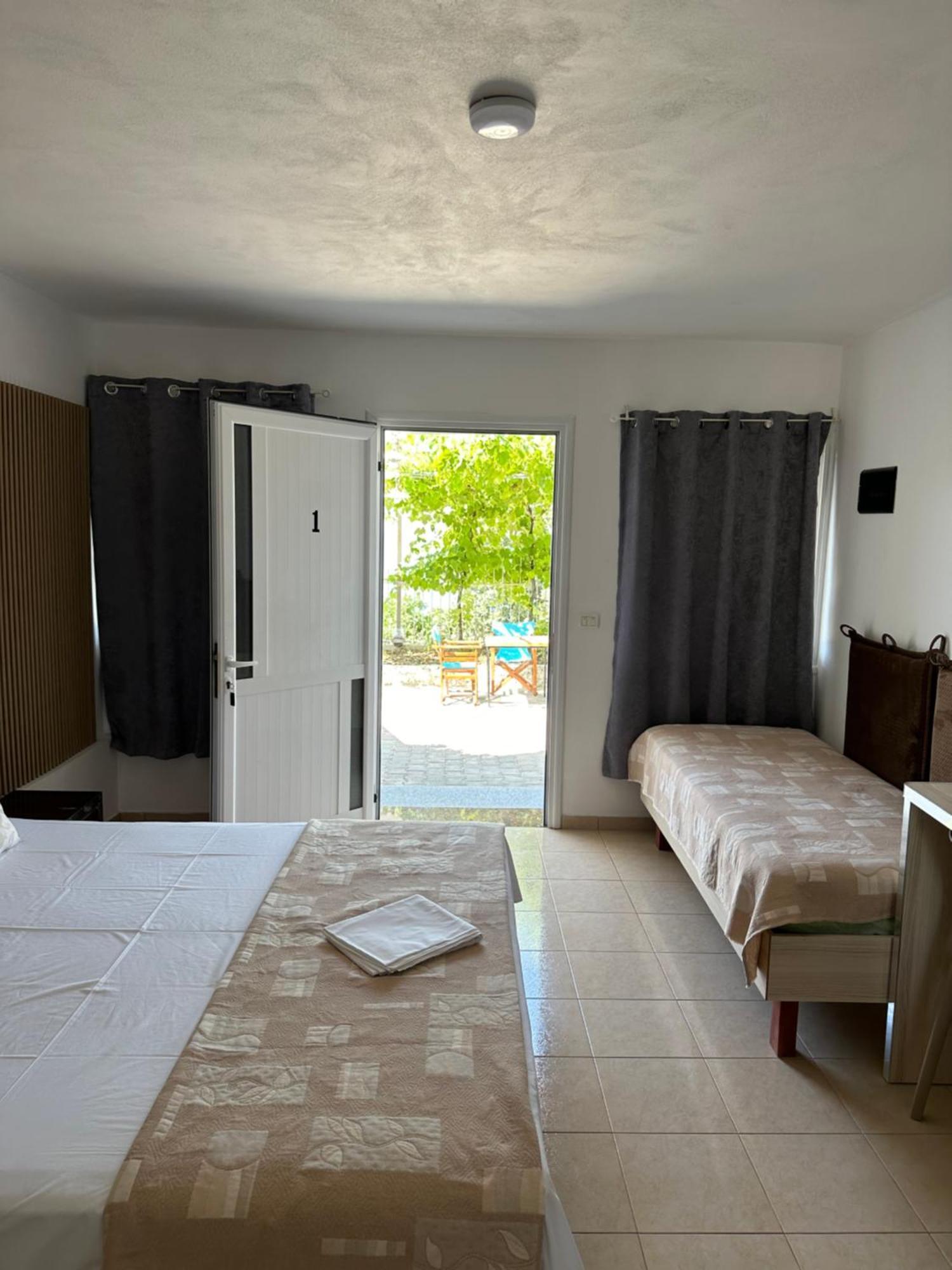Salt Life Hotel Dhermi Exterior photo